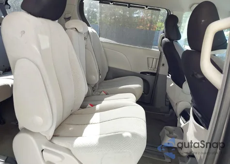 2011 Toyota Sienna Le V6 z USA, uszkodzony, nr VIN 5TDKK3DCXBS125502